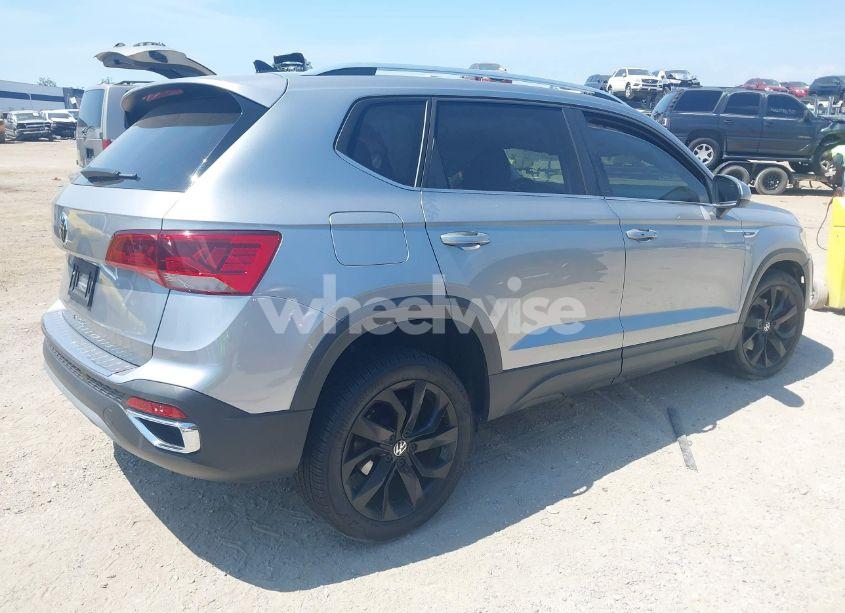 Photo 4 of 2022 Volkswagen Taos 1.5T SE (VIN 3VVRX7B29NM092290)