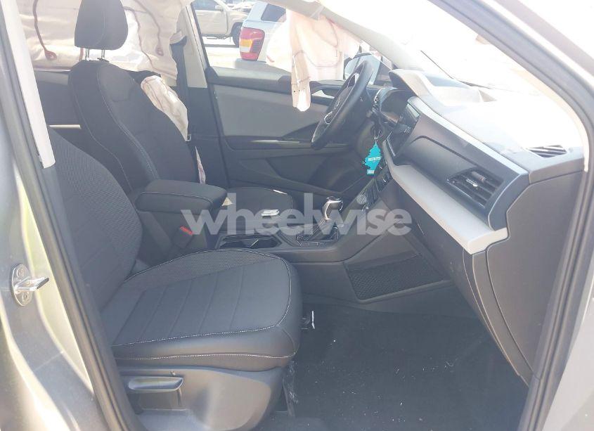 Photo 5 of 2022 Volkswagen Taos 1.5T SE (VIN 3VVRX7B29NM092290)