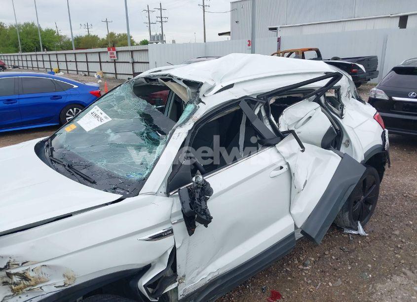 Photo 6 of 2022 Volkswagen Taos 1.5T SE (VIN 3VVRX7B2XNM040425)