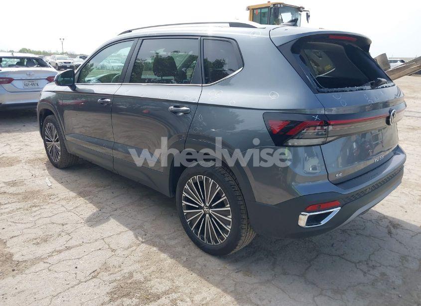 Photo 3 of 2025 Volkswagen Taos 1.5T SE (VIN 3VVSC7B23SM006366)