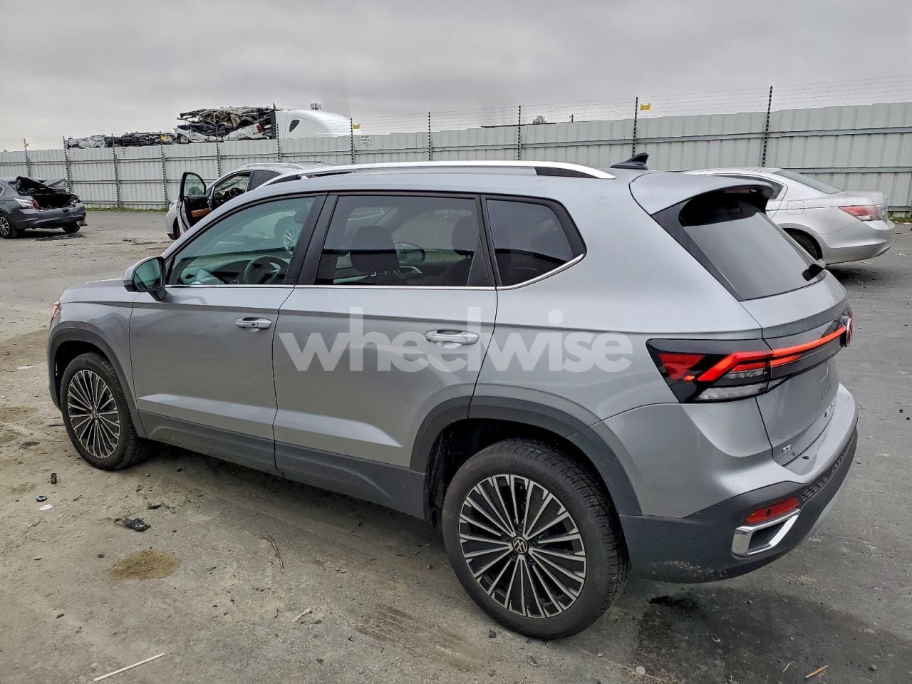 Photo 2 of 2025 VOLKSWAGEN TAOS SE N/A (VIN 3VVSC7B25SM040602)