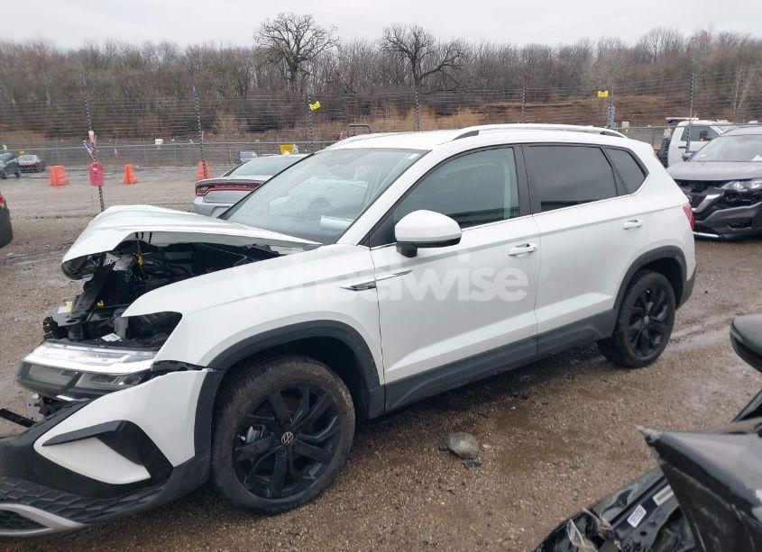 Photo 2 of 2023 Volkswagen Taos 1.5T SE (VIN 3VVSX7B20PM335666)