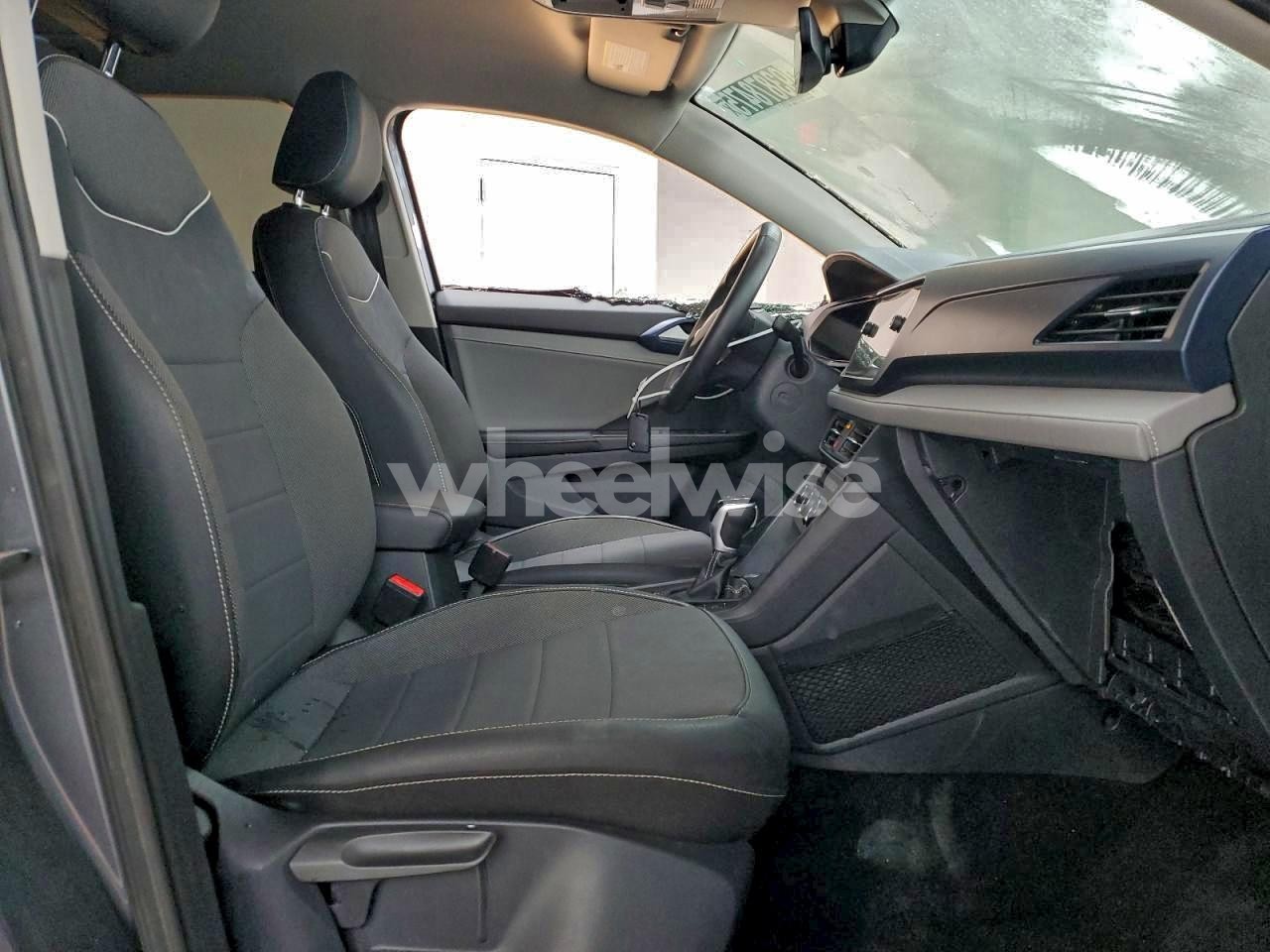 Photo 11 of 2024 VOLKSWAGEN TAOS SE N/A (VIN 3VVSX7B20RM026363)