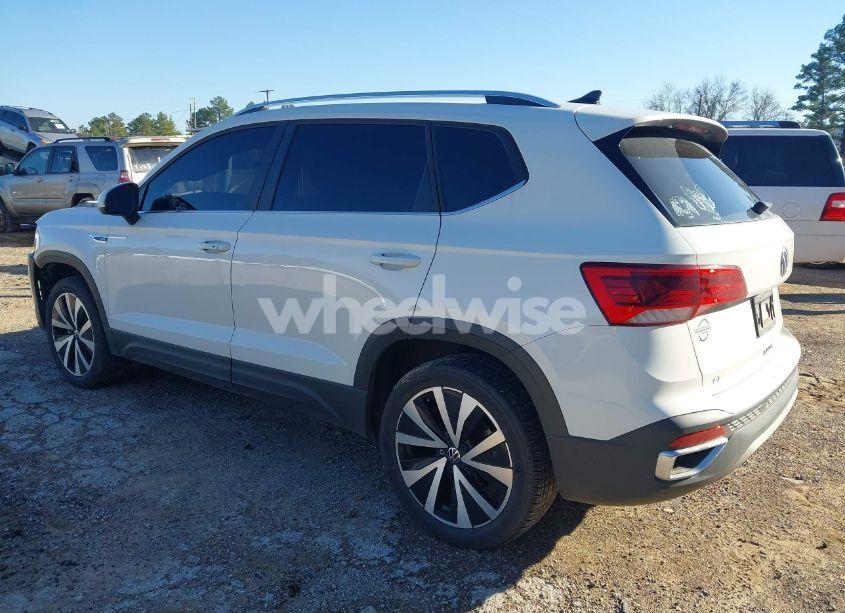Photo 3 of 2023 Volkswagen Taos 1.5T SE (VIN 3VVSX7B21PM306189)