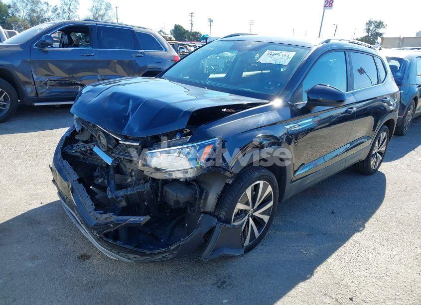 Photo 2 of 2023 Volkswagen Taos 1.5T SE (VIN 3VVSX7B22PM302118)