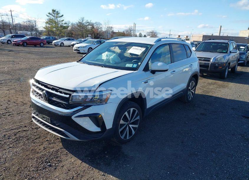 Photo 2 of 2023 Volkswagen Taos 1.5T SE (VIN 3VVSX7B22PM315757)