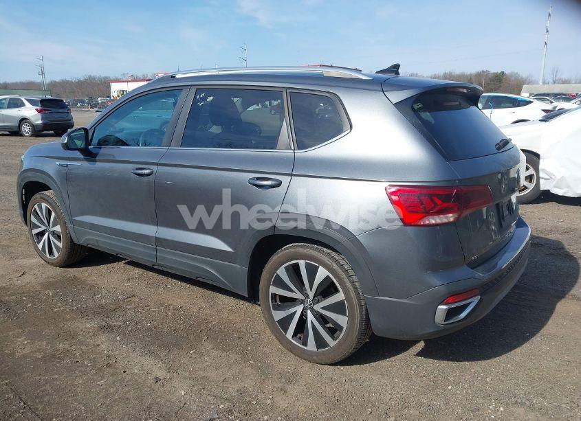 Photo 3 of 2024 Volkswagen Taos 1.5T SE (VIN 3VVSX7B22RM022038)