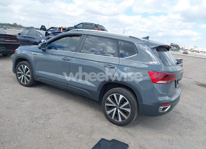 Photo 3 of 2024 Volkswagen Taos 1.5T SE (VIN 3VVSX7B22RM052141)