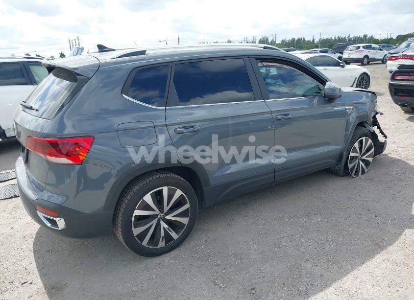 Photo 4 of 2024 Volkswagen Taos 1.5T SE (VIN 3VVSX7B22RM052141)