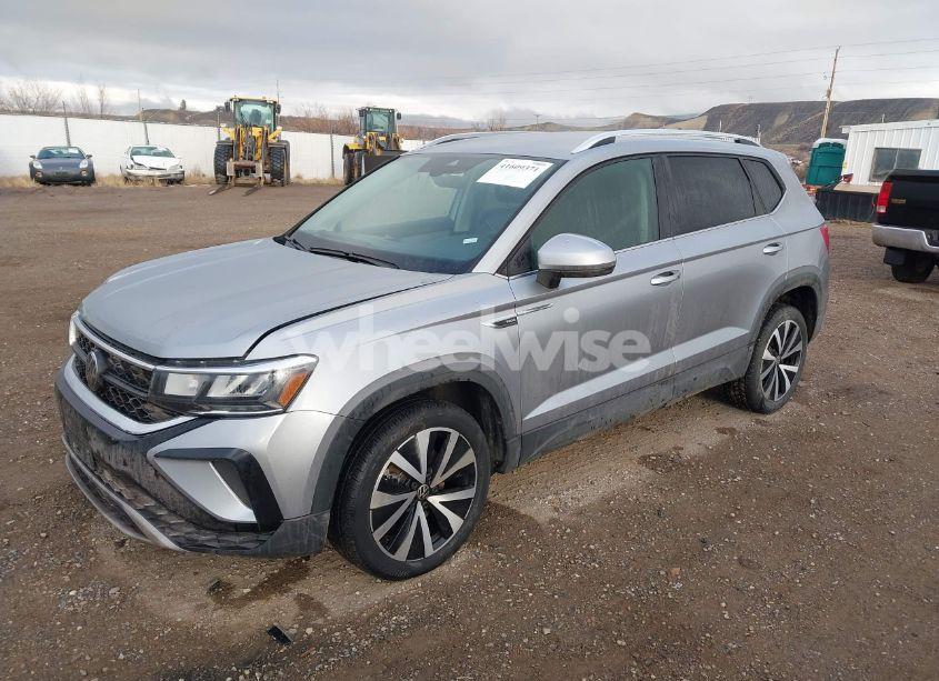 Photo 2 of 2024 Volkswagen Taos 1.5T SE (VIN 3VVSX7B23RM047661)