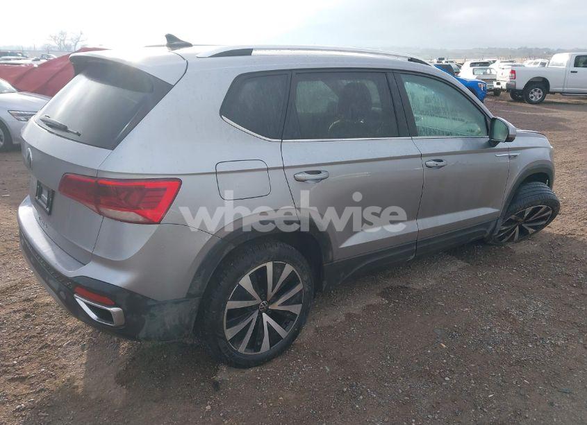 Photo 4 of 2024 Volkswagen Taos 1.5T SE (VIN 3VVSX7B23RM047661)
