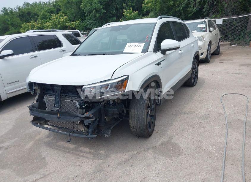 Photo 2 of 2023 Volkswagen Taos 1.5T SE (VIN 3VVSX7B24PM356228)