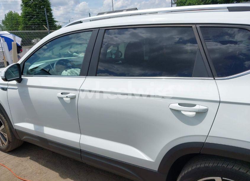 Photo 14 of 2024 Volkswagen Taos SE (VIN 3VVSX7B24RM001126)