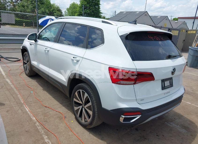 Photo 3 of 2024 Volkswagen Taos SE (VIN 3VVSX7B24RM001126)