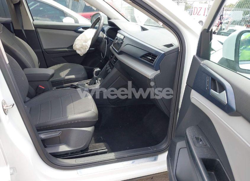 Photo 5 of 2024 Volkswagen Taos SE (VIN 3VVSX7B24RM001126)