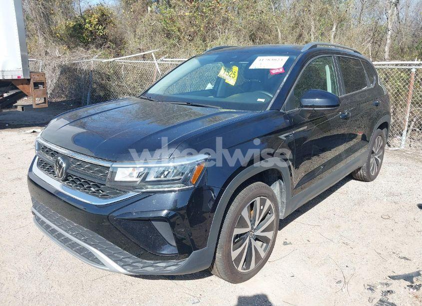 Photo 2 of 2024 Volkswagen Taos 1.5T SE (VIN 3VVSX7B24RM027645)