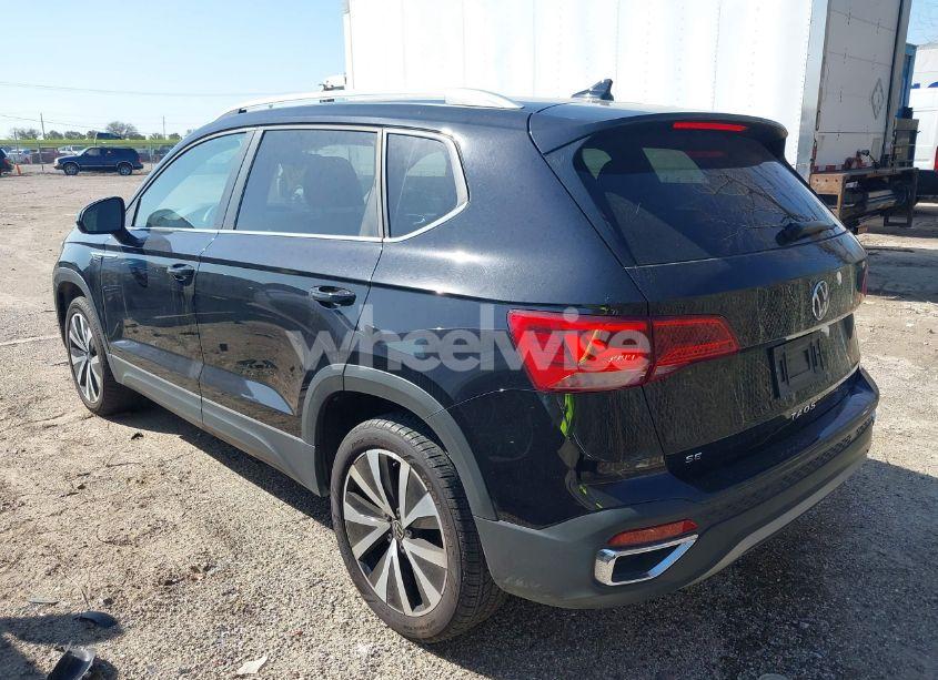 Photo 3 of 2024 Volkswagen Taos 1.5T SE (VIN 3VVSX7B24RM027645)