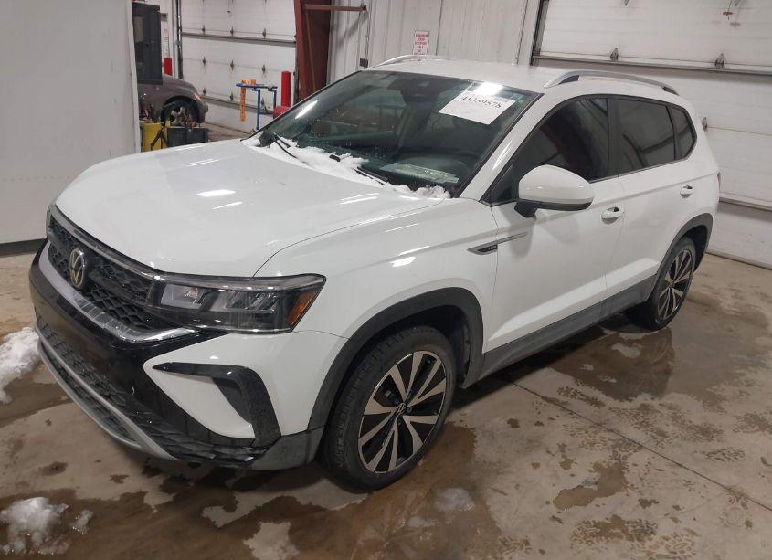Photo 2 of 2023 Volkswagen Taos 1.5T SE (VIN 3VVSX7B25PM314859)