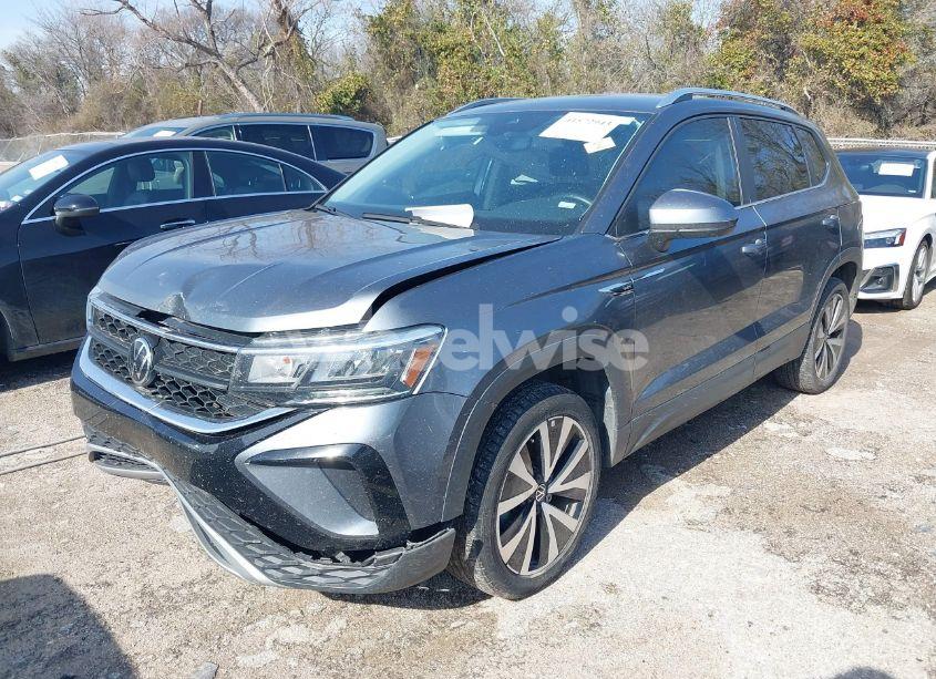 Photo 2 of 2023 Volkswagen Taos 1.5T SE (VIN 3VVSX7B25PM329605)