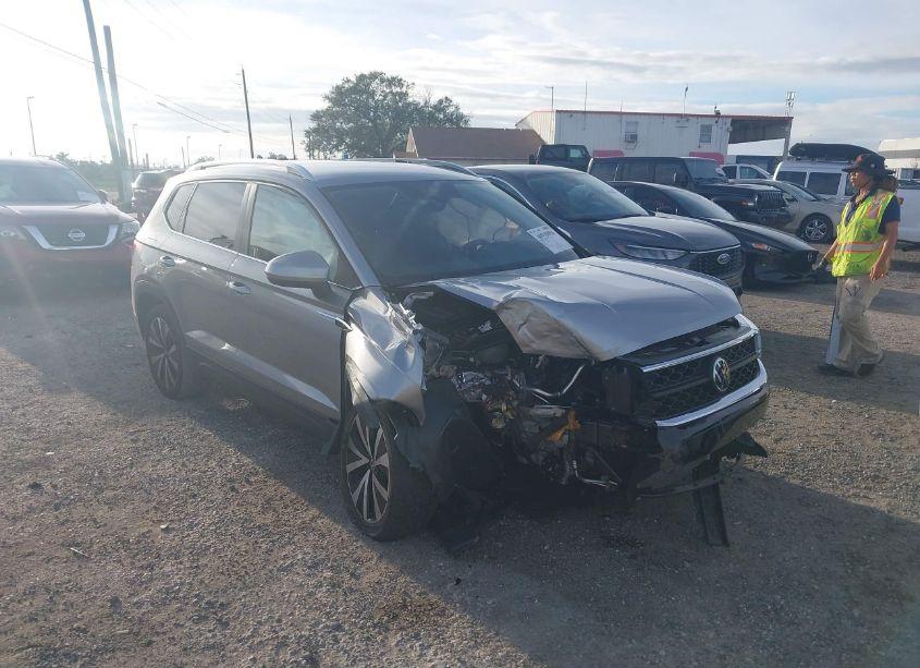 2022 Volkswagen Taos 1.5T SE (VIN 3VVSX7B26NM088652) main photo