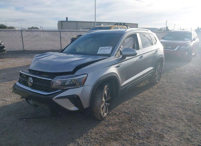 Photo 2 of 2022 Volkswagen Taos 1.5T SE (VIN 3VVSX7B26NM088652)