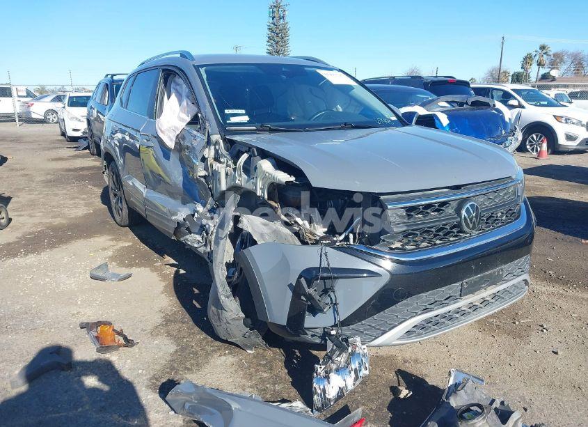 2023 Volkswagen Taos 1.5T SE (VIN 3VVSX7B26PM302090) main photo