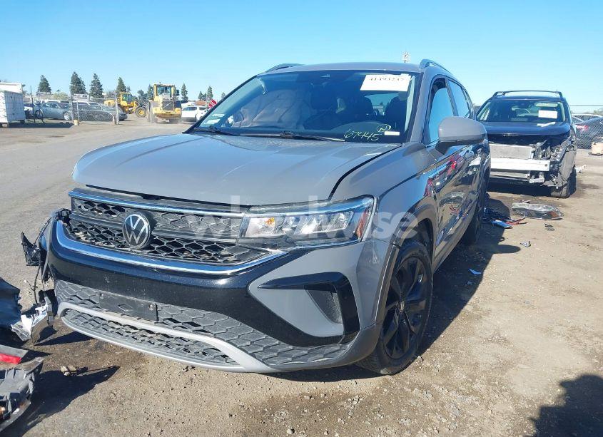 Photo 2 of 2023 Volkswagen Taos 1.5T SE (VIN 3VVSX7B26PM302090)