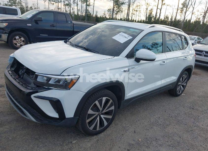 Photo 2 of 2024 Volkswagen Taos 1.5T SE (VIN 3VVSX7B26RM120036)