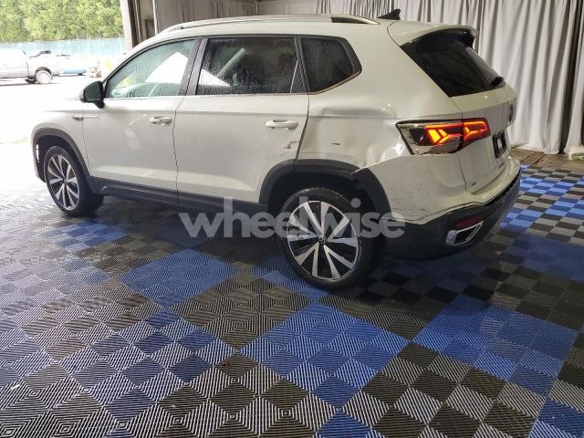 Photo 2 of 2024 VOLKSWAGEN TAOS SE N/A (VIN 3VVSX7B27RM045847)