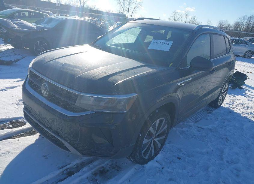 Photo 2 of 2024 Volkswagen Taos 1.5T SE (VIN 3VVSX7B27RM092781)