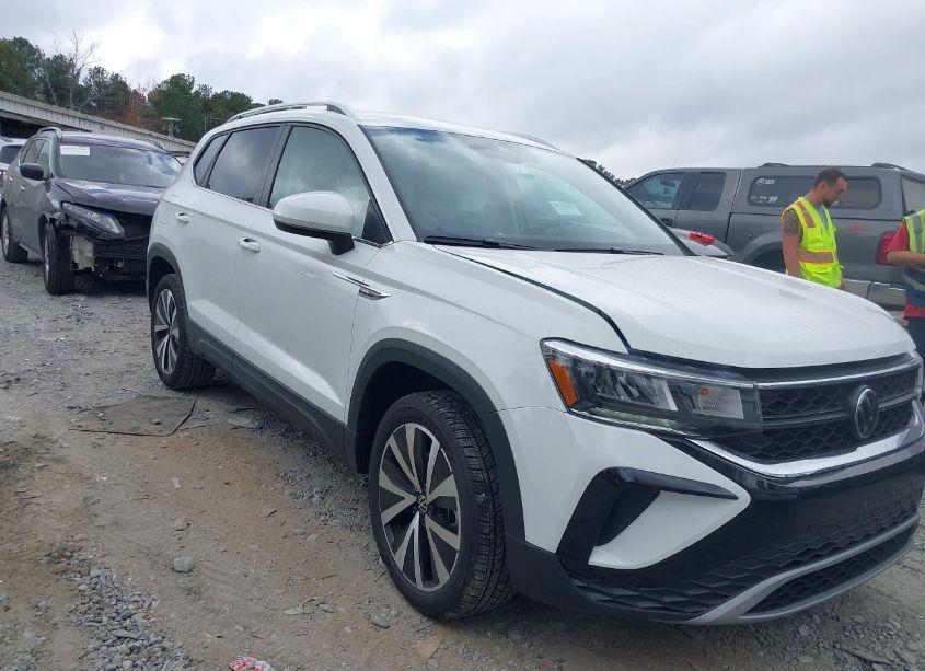 2024 Volkswagen Taos 1.5T SE (VIN 3VVSX7B27RM118599) main photo