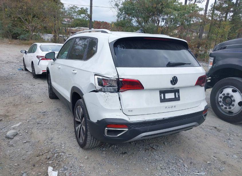 Photo 3 of 2024 Volkswagen Taos 1.5T SE (VIN 3VVSX7B27RM118599)