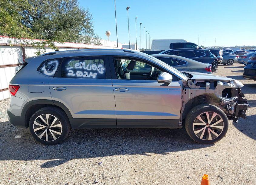 Photo 14 of 2024 Volkswagen Taos 1.5T SE (VIN 3VVSX7B28RM028829)