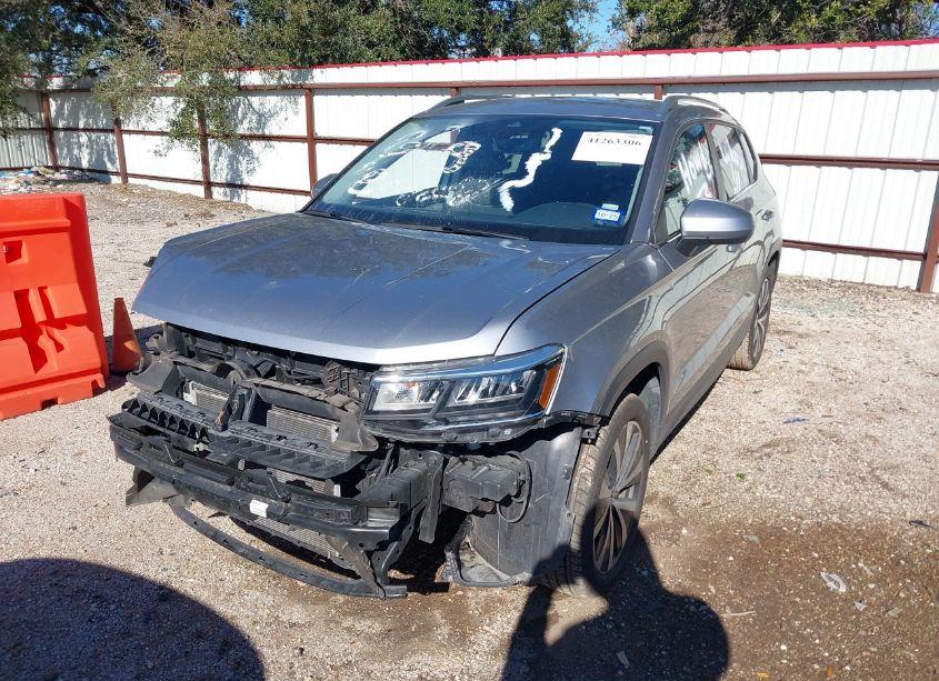 Photo 2 of 2024 Volkswagen Taos 1.5T SE (VIN 3VVSX7B28RM028829)