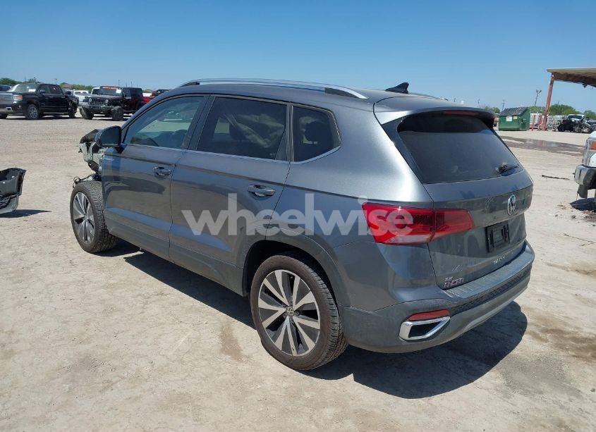 Photo 3 of 2024 Volkswagen Taos 1.5T SE (VIN 3VVSX7B28RM072104)