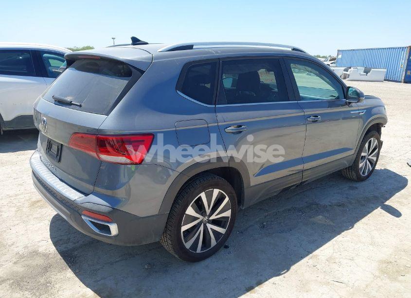 Photo 4 of 2024 Volkswagen Taos 1.5T SE (VIN 3VVSX7B28RM072104)