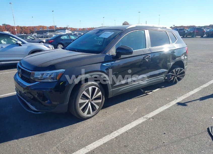 Photo 2 of 2024 Volkswagen Taos 1.5T SE (VIN 3VVSX7B29RM004541)