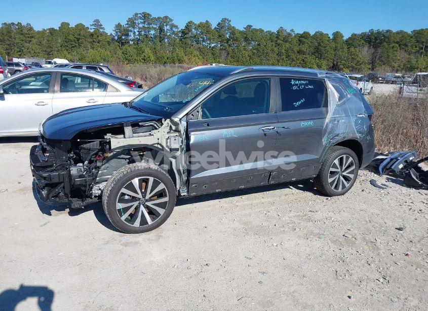 Photo 2 of 2024 Volkswagen Taos 1.5T SE (VIN 3VVSX7B29RM102968)