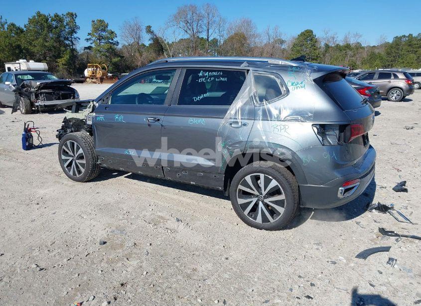 Photo 3 of 2024 Volkswagen Taos 1.5T SE (VIN 3VVSX7B29RM102968)