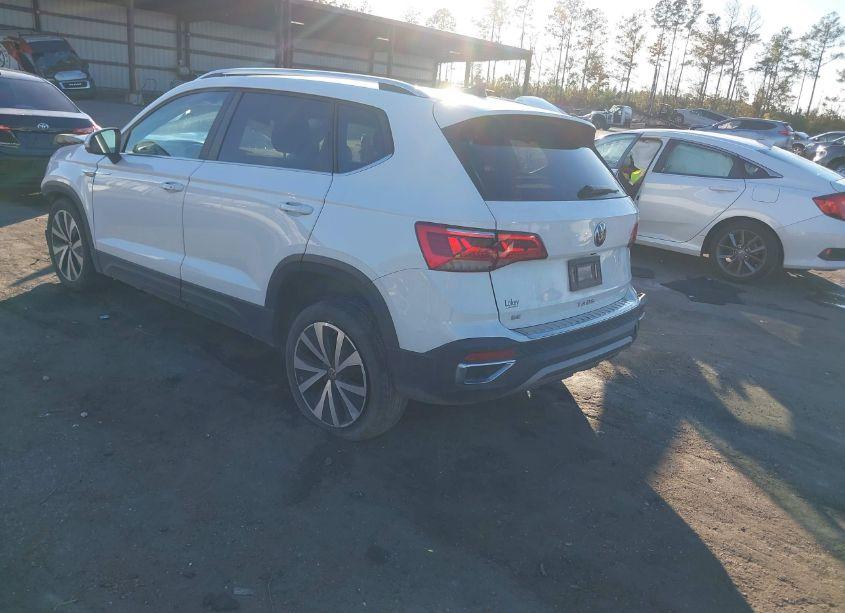 Photo 3 of 2022 Volkswagen Taos 1.5T SE (VIN 3VVSX7B2XNM095703)