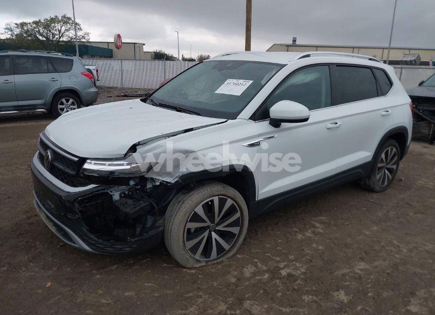 Photo 2 of 2023 Volkswagen Taos 1.5T SE (VIN 3VVSX7B2XPM314596)