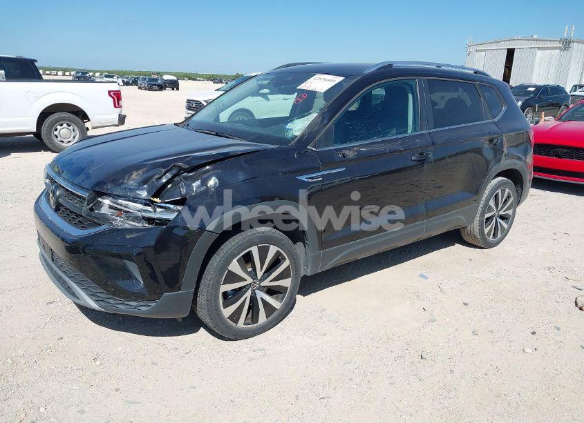 Photo 2 of 2024 Volkswagen Taos 1.5T SE (VIN 3VVSX7B2XRM009974)