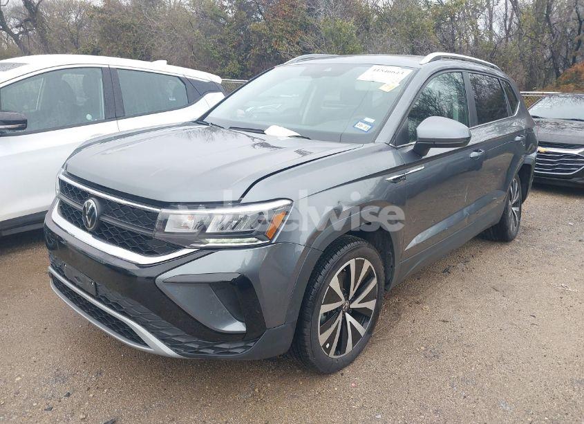 Photo 2 of 2024 Volkswagen Taos 1.5T SE (VIN 3VVSX7B2XRM010025)