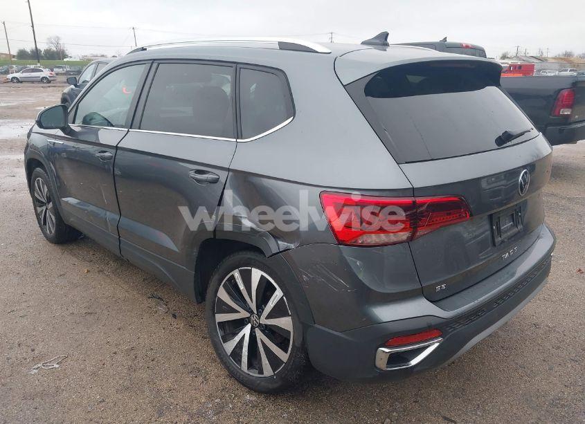 Photo 3 of 2024 Volkswagen Taos 1.5T SE (VIN 3VVSX7B2XRM010025)