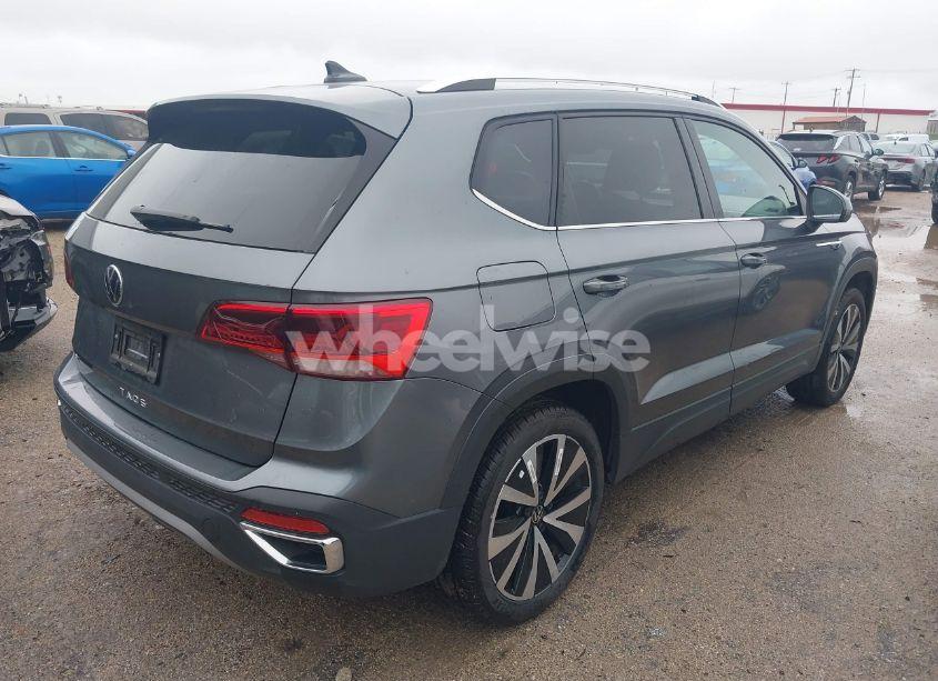 Photo 4 of 2024 Volkswagen Taos 1.5T SE (VIN 3VVSX7B2XRM010025)