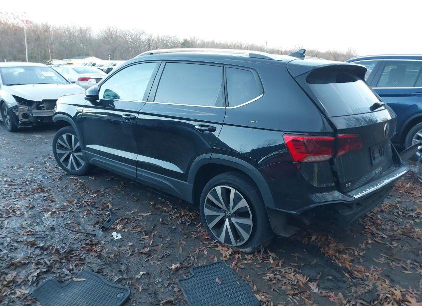 Photo 3 of 2022 Volkswagen Taos 1.5T SE (VIN 3VVTX7B20NM058132)