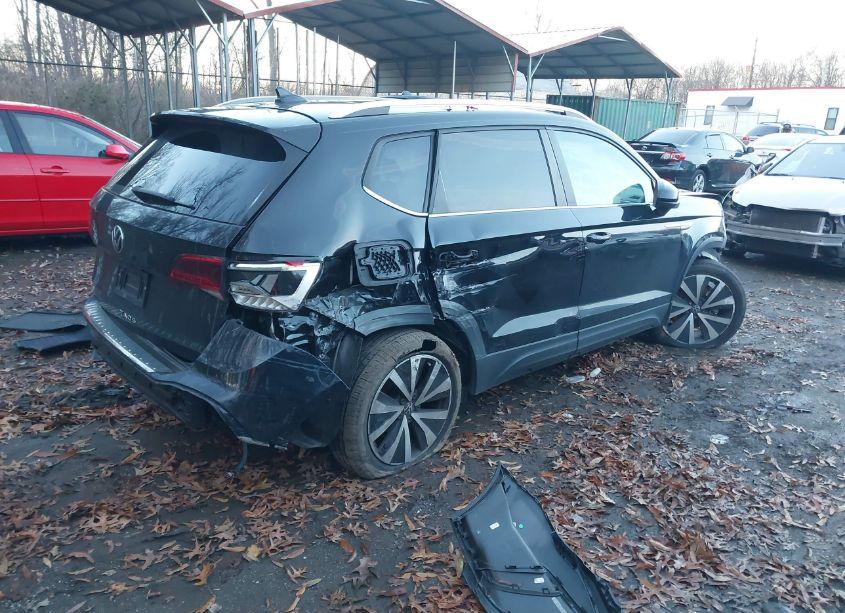 Photo 4 of 2022 Volkswagen Taos 1.5T SE (VIN 3VVTX7B20NM058132)