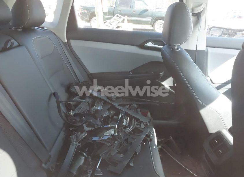 Photo 8 of 2022 Volkswagen Taos 1.5T SE (VIN 3VVTX7B21NM012051)