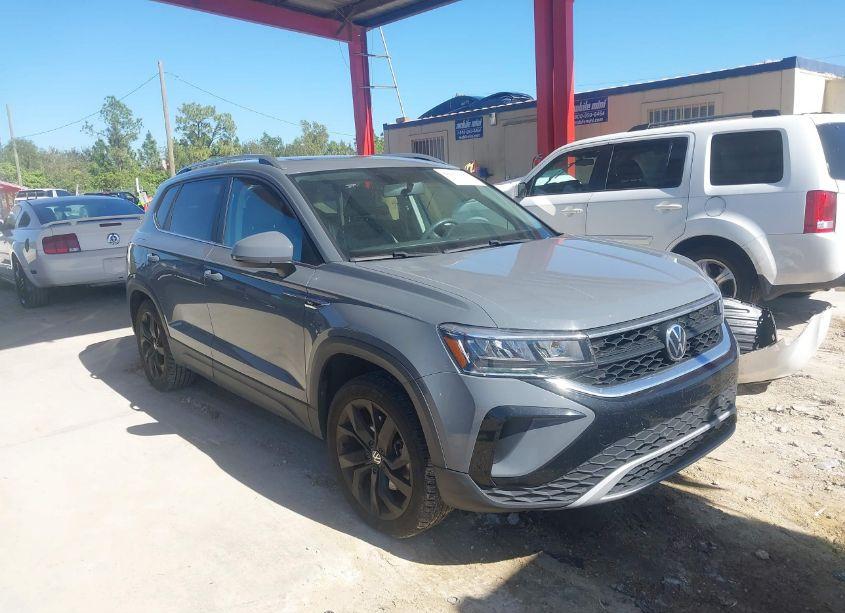 2022 Volkswagen Taos 1.5T SE (VIN 3VVTX7B21NM074016) main photo