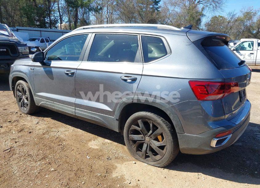 Photo 3 of 2022 Volkswagen Taos 1.5T SE (VIN 3VVTX7B23NM073739)
